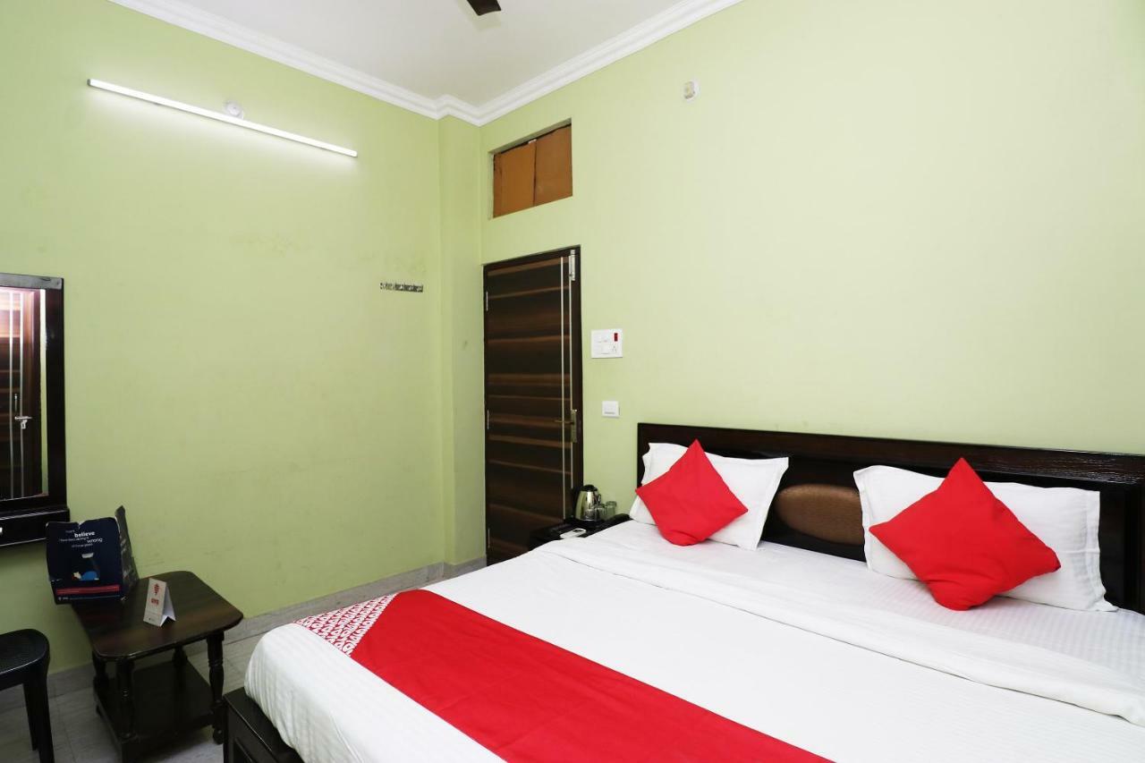 Capital O 11480 Hotel Blue Star Varanasi Eksteriør bilde